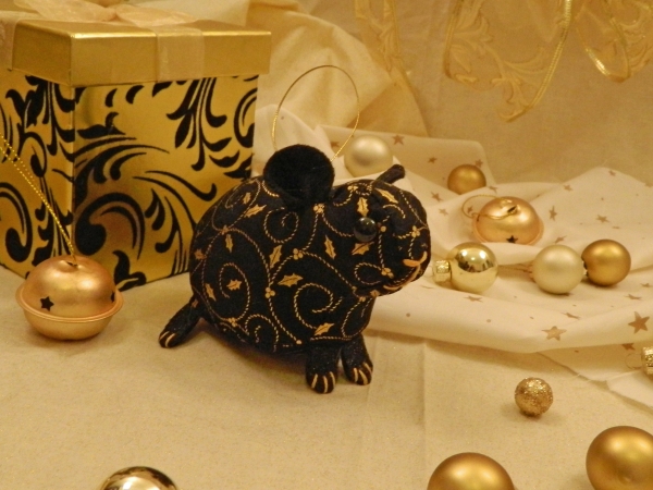 Black with Gold Vines Guinea Pig Ornament