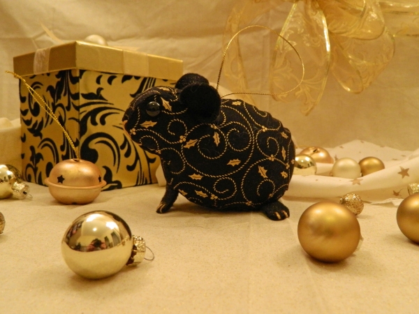 Black with Gold Vines Guinea Pig Ornament