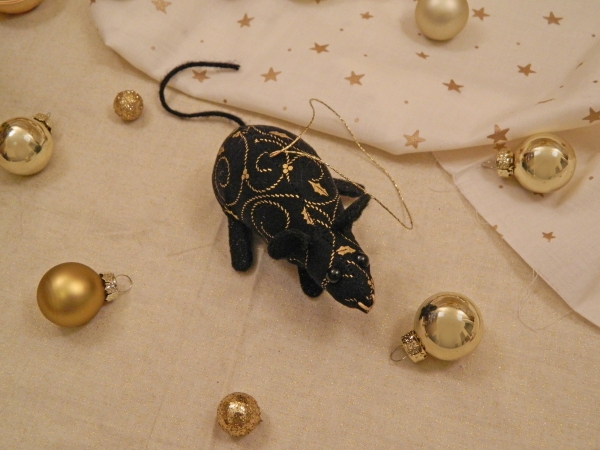 Black with Gold Vines Mouse/Rat Ornament