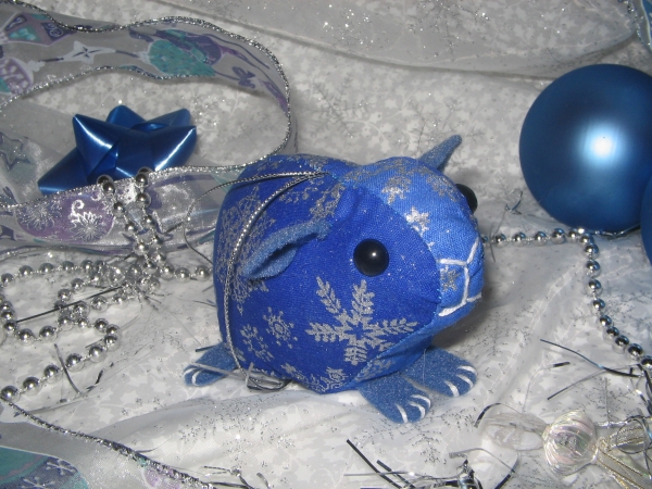 Blue Snowflakes 2 Guinea Pig Ornament