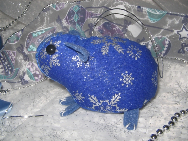 Blue Snowflakes 2 Guinea Pig Ornament