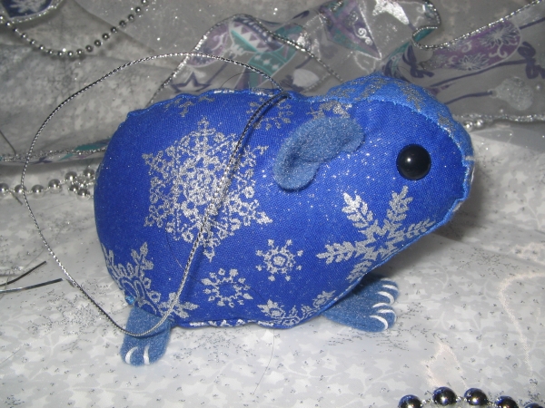 Blue Snowflakes 2 Guinea Pig Ornament