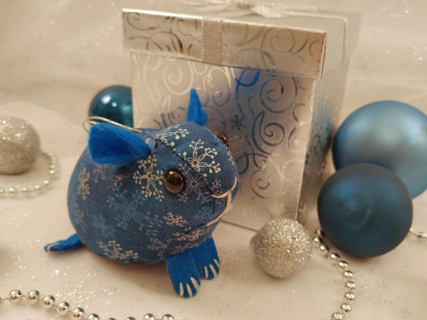 Blue Snowflakes 3 Guinea Pig Ornament