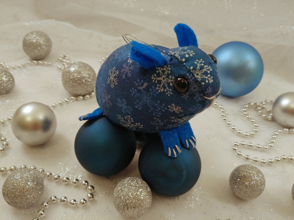 Blue Snowflakes 3 Guinea Pig Ornament