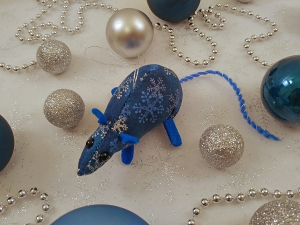 Blue Snowflakes Mouse/Rat Ornament