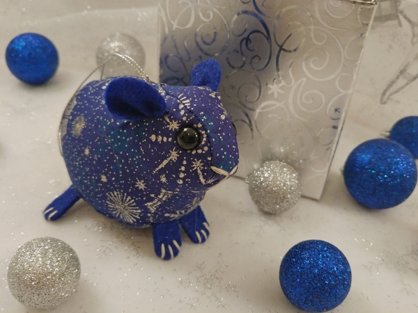 Dark Blue with Silver Snow Guinea Pig Ornament