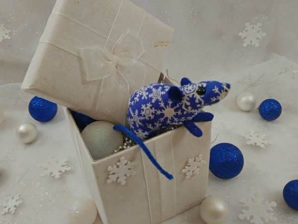 Dark Blue with White Snow Mouse/Rat Ornament