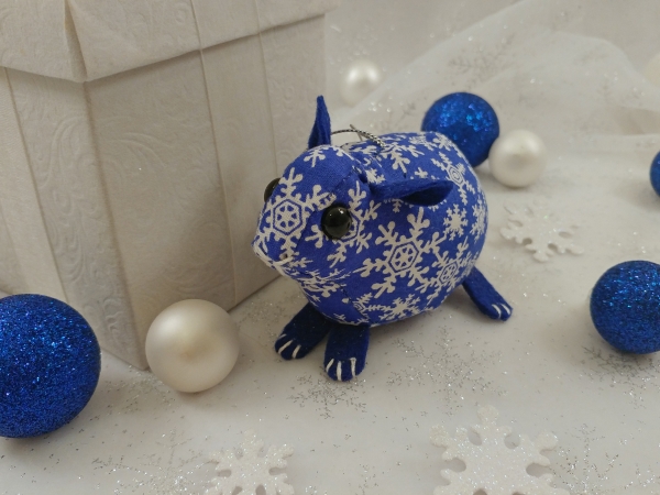 Dark Blue with White Snow Guinea Pig Ornament