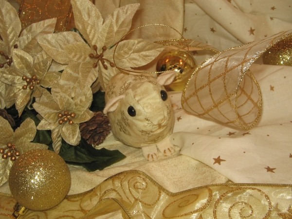 Gold Snowflakes Guinea Pig Ornament