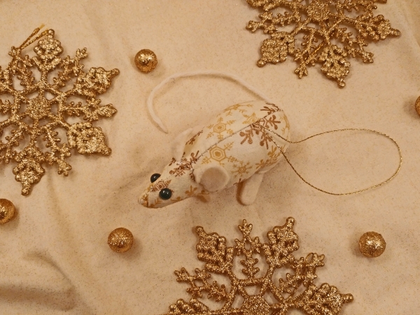Gold Snowflakes 2 Mouse/Rat Ornament