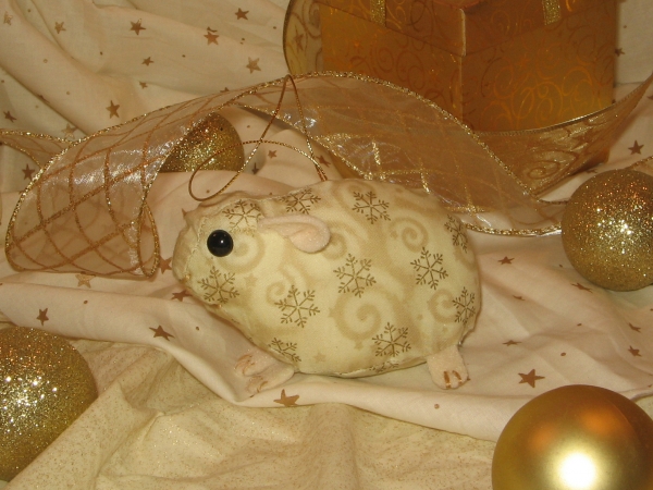 Gold Snowflakes Guinea Pig Ornament