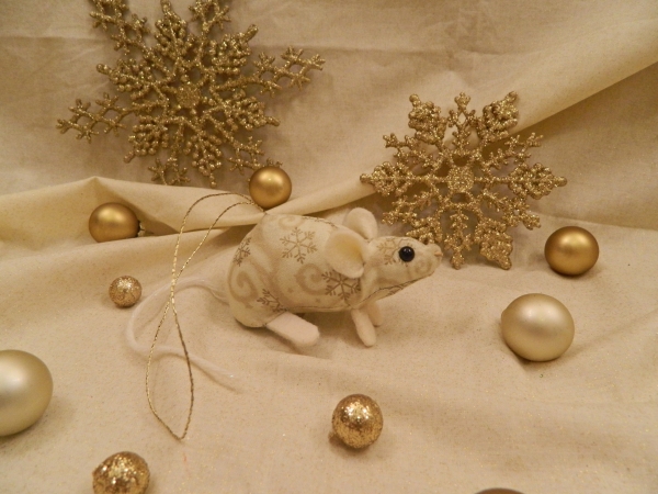 Gold Snowflakes Mouse/Rat Ornament