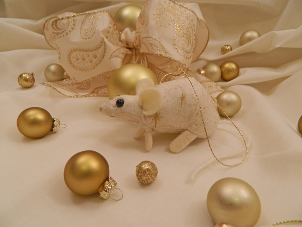 Gold Stardust Mouse/Rat Ornament