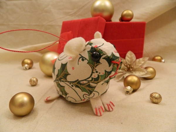 Green Holly Guinea Pig Ornament