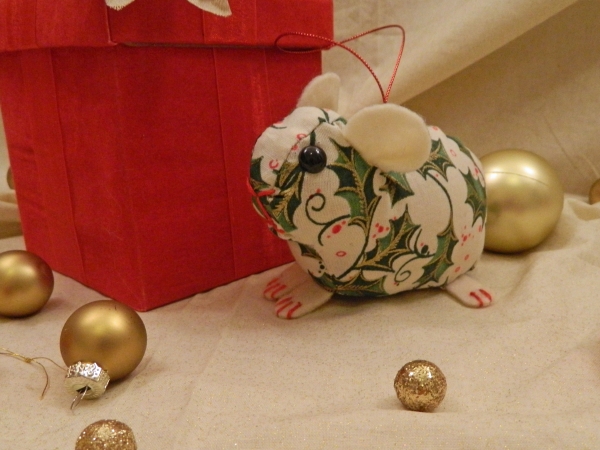 Green Holly Guinea Pig Ornament