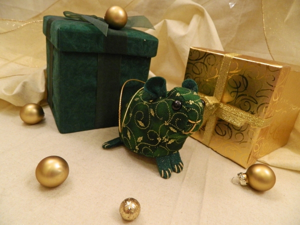 Green with Gold Vines Guinea Pig Ornament