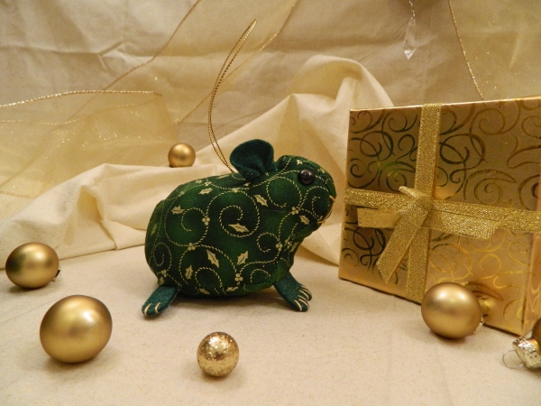 Green with Gold Vines Guinea Pig Ornament