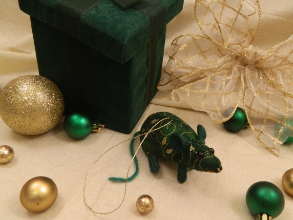 Green with Gold Vines Mouse/Rat Ornament