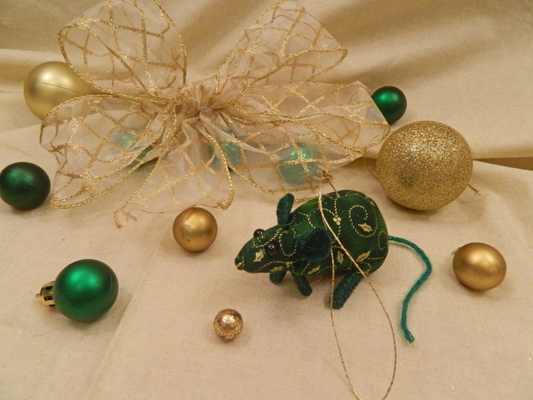 Green with Gold Vines Mouse/Rat Ornament