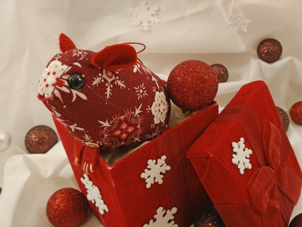 Maroon Snowflakes Guinea Pig Ornament