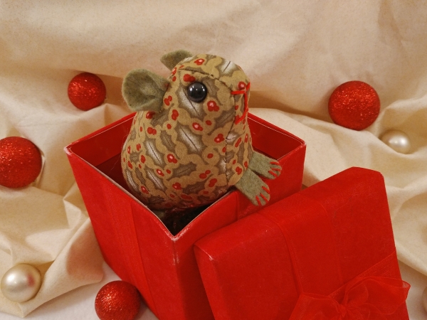 Green Holly Guinea Pig Ornament