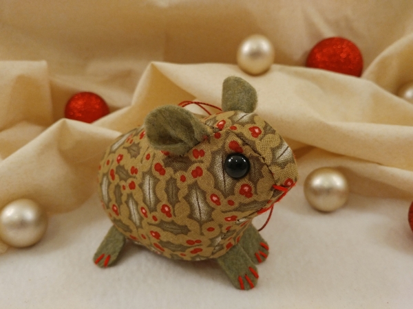 Green Holly Guinea Pig Ornament