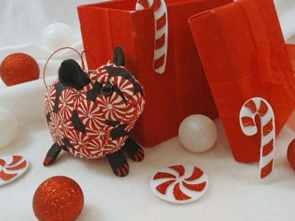 Red & White Candies Guinea Pig Ornament (Black)