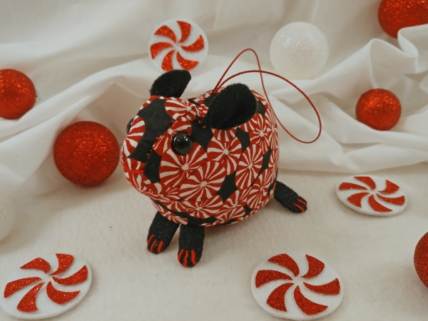 Red & White Candies Guinea Pig Ornament (Black)