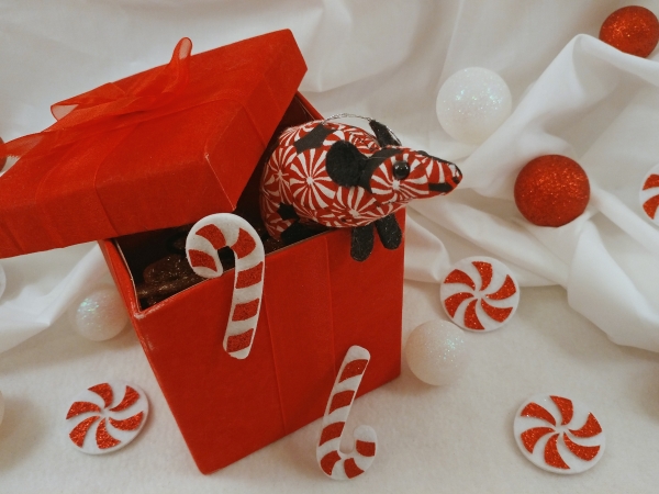 Red & White Candies Mouse/Rat Ornament (Black)