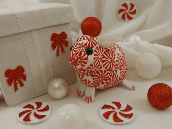 Red & White Candies Guinea Pig Ornament (White)