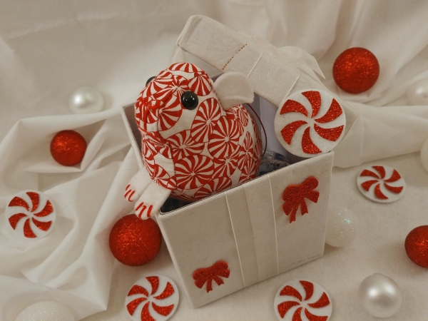 Red & White Candies Guinea Pig Ornament (White)