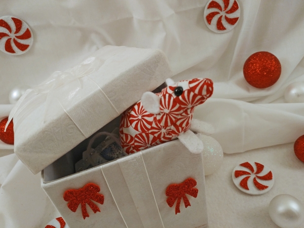 Red & White Candies Mouse/Rat Ornament (White)