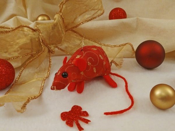 Red with Gold Vines Mouse/Rat Ornament