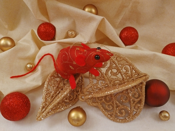 Red with Gold Vines Mouse/Rat Ornament