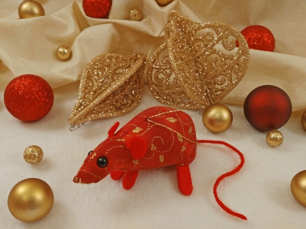 Red with Gold Vines Mouse/Rat Ornament