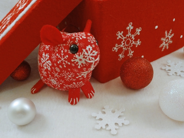 Red with White Snow Guinea Pig Ornament