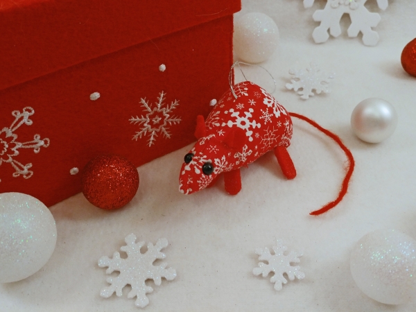 Red with White Snowflakes Mouse/Rat Ornament