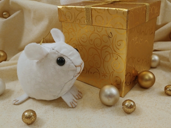 Clone of White Holly Guinea Pig Ornament (Gold)
