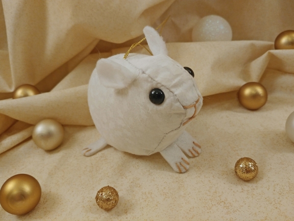 Clone of White Holly Guinea Pig Ornament (Gold)