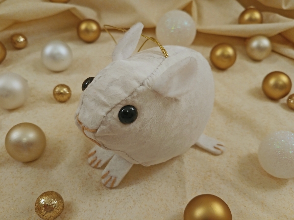 Clone of White Holly Guinea Pig Ornament (Gold)