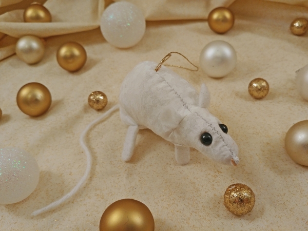 White Holly Mouse/Rat Ornament (Gold)