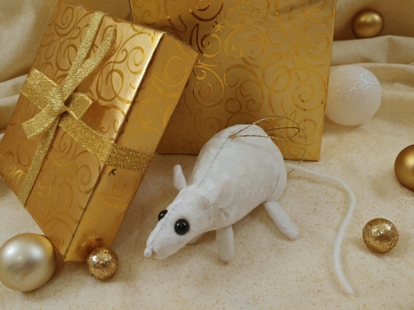 White Holly Mouse/Rat Ornament (Gold)