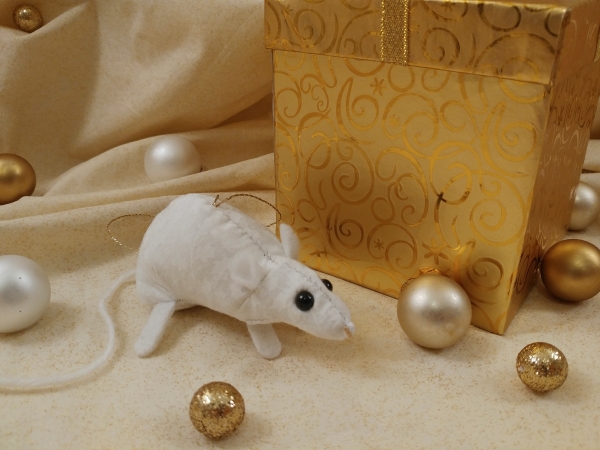 White Holly Mouse/Rat Ornament (Gold)