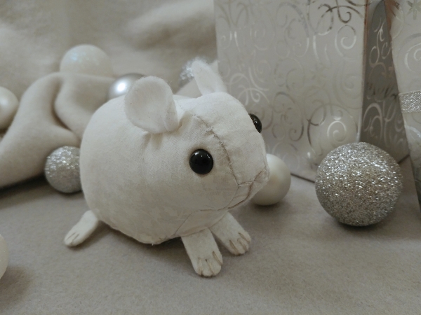 White Holly Guinea Pig Ornament (Silver)