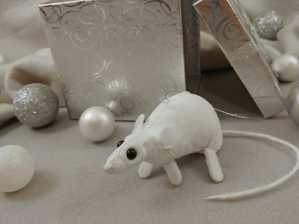 White Holly Mouse/Rat Ornament (Silver)