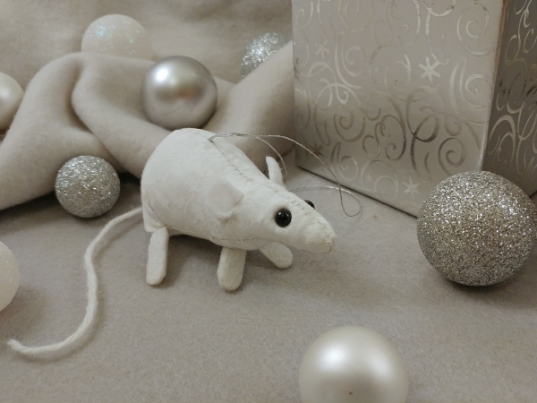 White Holly Mouse/Rat Ornament (Silver)