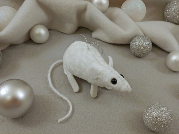 White Holly Mouse/Rat Ornament (Silver)