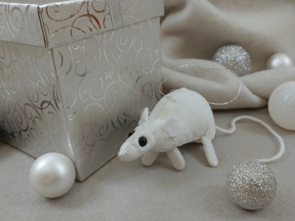 White Holly Mouse/Rat Ornament (Silver)