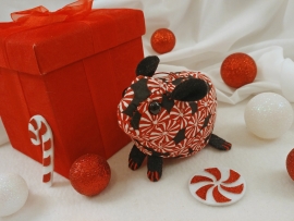 Red & White Candies Guinea Pig Ornament (Black)