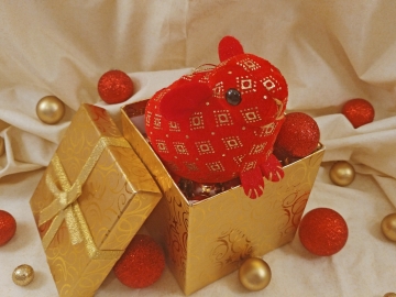 Red Velvet Guinea Pig Ornament